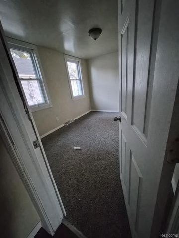 7092 Meadow Avenue, Warren, MI 48091