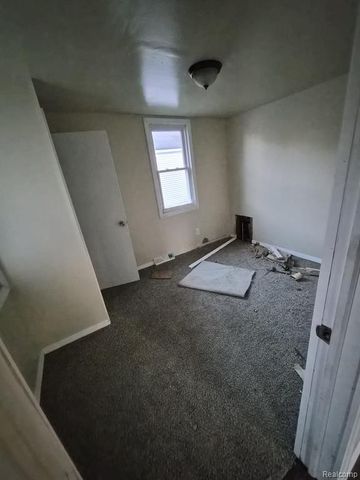 7092 Meadow Avenue, Warren, MI 48091