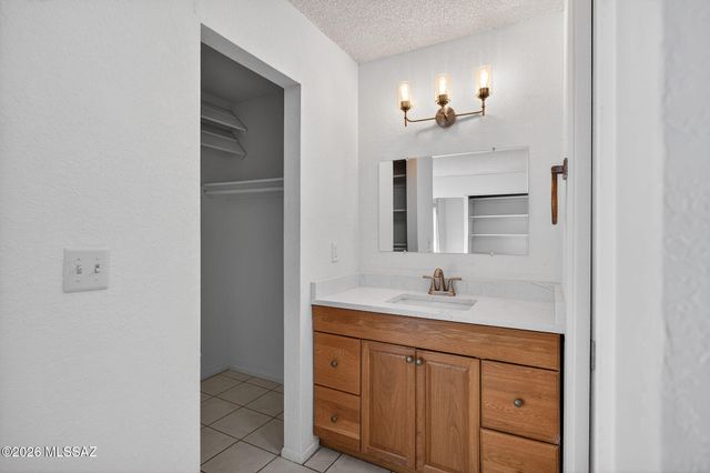 618 N Eastview Avenue, Tucson, AZ 85710