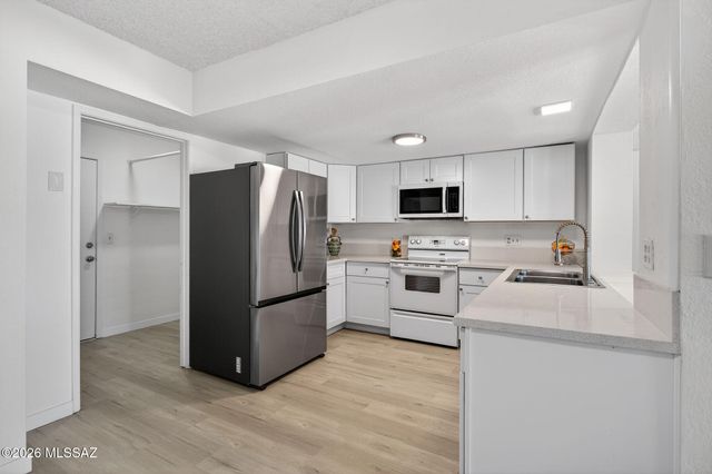 618 N Eastview Avenue, Tucson, AZ 85710