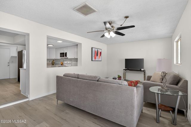 618 N Eastview Avenue, Tucson, AZ 85710