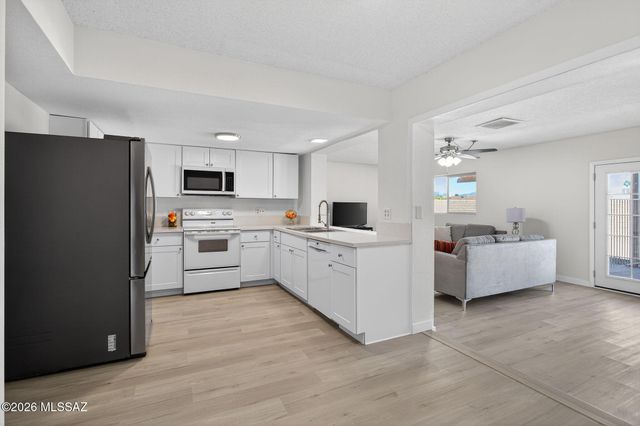 618 N Eastview Avenue, Tucson, AZ 85710