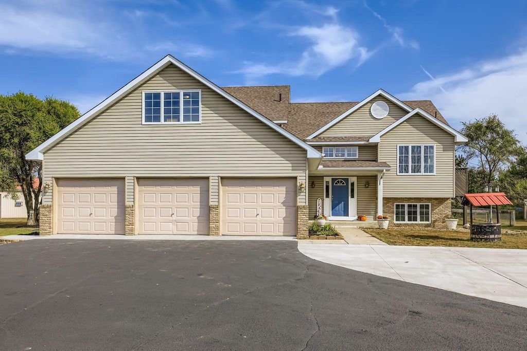 17597 Fillmore Street NW, Elk River, MN 55330