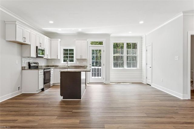 208 Skimino RD, Williamsburg, VA 23188