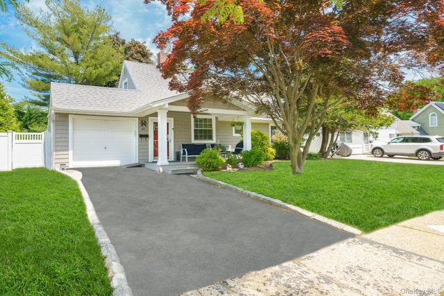 87 Tardy Lane N, Wantagh, NY 11793