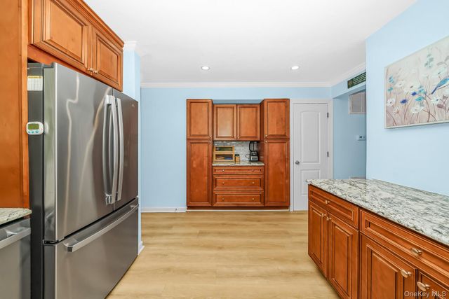87 Tardy Lane N, Wantagh, NY 11793