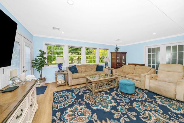 87 Tardy Lane N, Wantagh, NY 11793