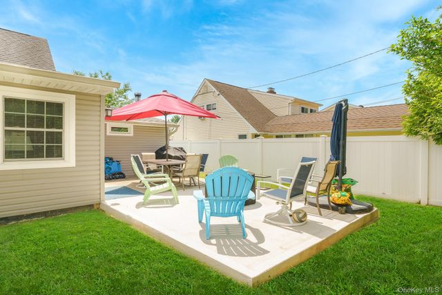 87 Tardy Lane N, Wantagh, NY 11793