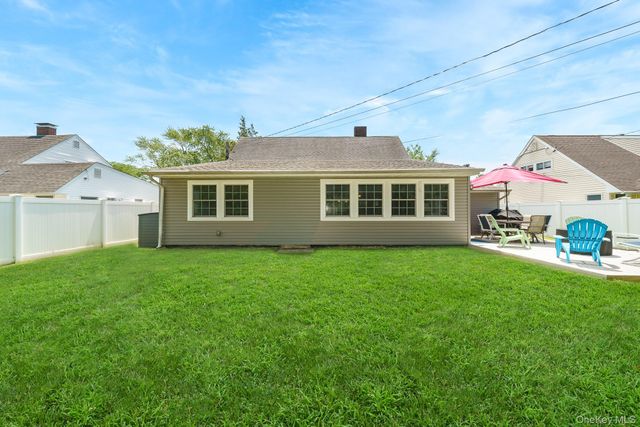 87 Tardy Lane N, Wantagh, NY 11793