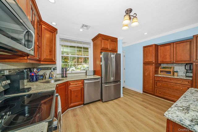 87 Tardy Lane N, Wantagh, NY 11793