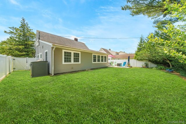 87 Tardy Lane N, Wantagh, NY 11793