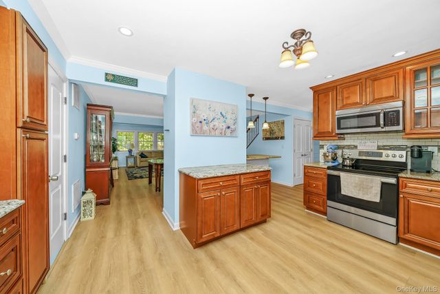 87 Tardy Lane N, Wantagh, NY 11793