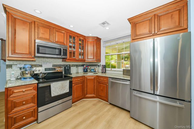 87 Tardy Lane N, Wantagh, NY 11793
