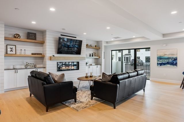 12 Congress Street 208, Beverly, MA 01915