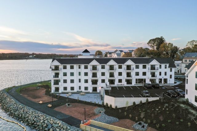 12 Congress Street 208, Beverly, MA 01915