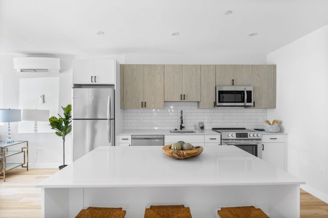 12 Congress Street 208, Beverly, MA 01915