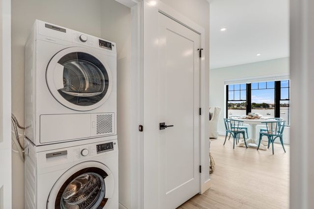 12 Congress Street 208, Beverly, MA 01915