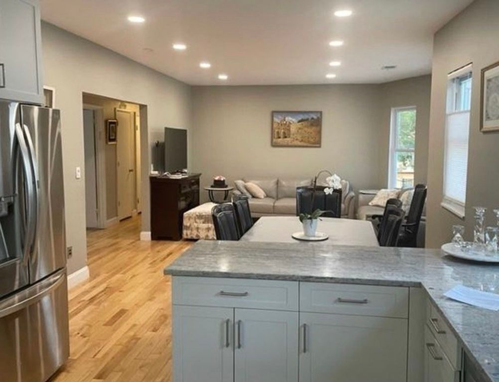 296 Summit Ave 3, Boston, MA 02135