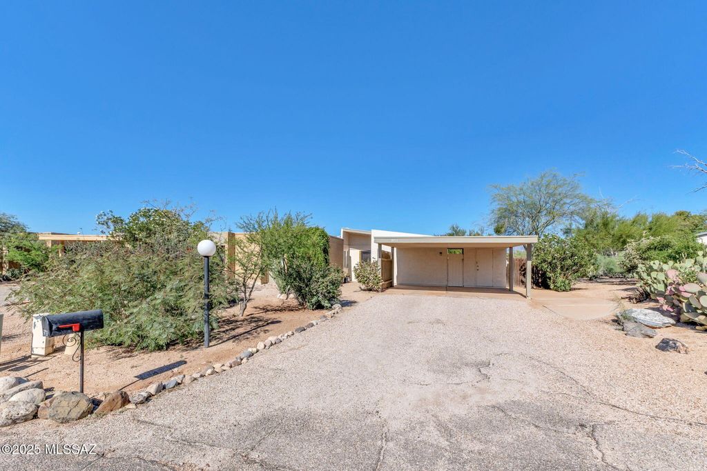 9711 E Sunburst Drive, Tucson, AZ 85748