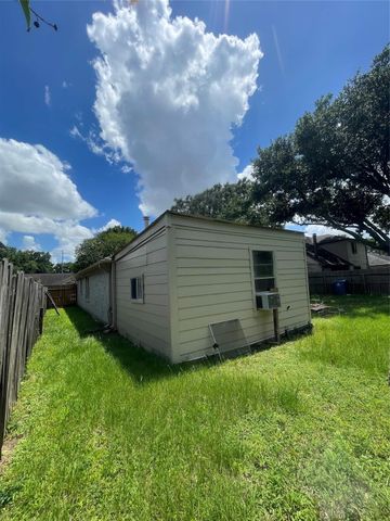 6406 Bayou Crest Drive, Houston, TX 77088