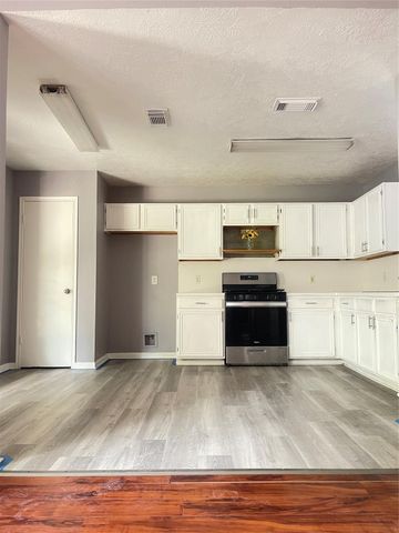 6406 Bayou Crest Drive, Houston, TX 77088