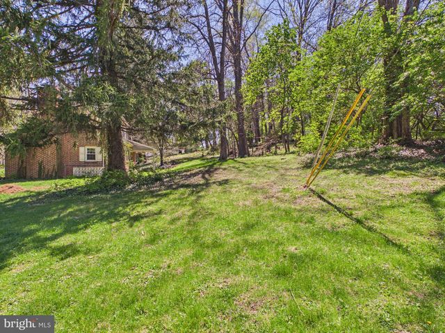 372 BURNT HOUSE RD, Carlisle, PA 17015