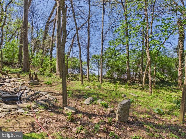 372 BURNT HOUSE RD, Carlisle, PA 17015