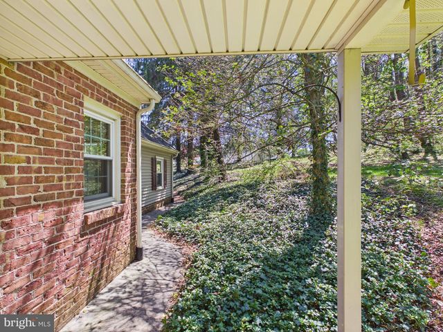 372 BURNT HOUSE RD, Carlisle, PA 17015