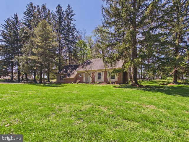 372 BURNT HOUSE RD, Carlisle, PA 17015
