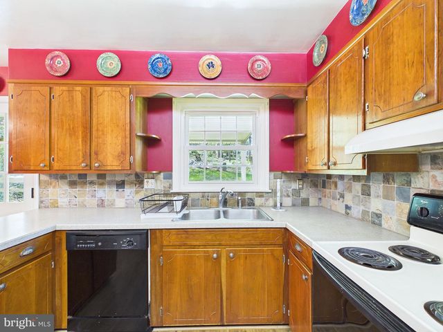 372 BURNT HOUSE RD, Carlisle, PA 17015