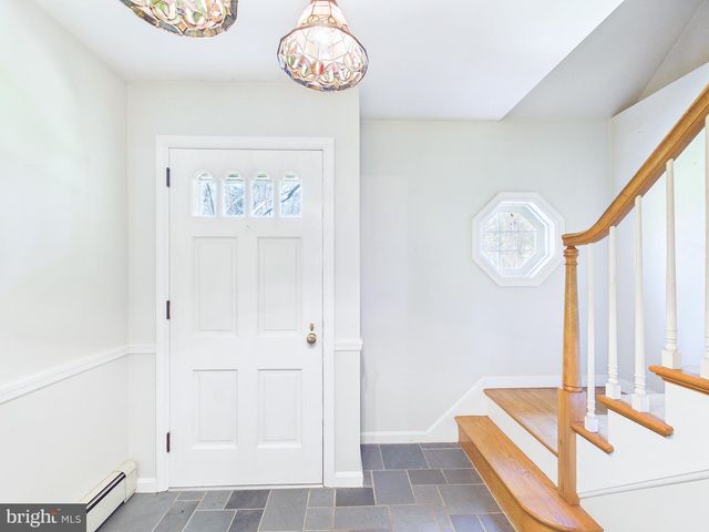 372 BURNT HOUSE RD, Carlisle, PA 17015