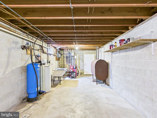 372 BURNT HOUSE RD, Carlisle, PA 17015