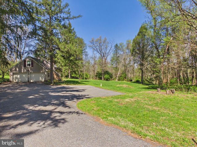 372 BURNT HOUSE RD, Carlisle, PA 17015