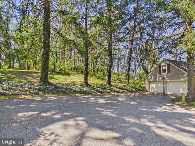 372 BURNT HOUSE RD, Carlisle, PA 17015