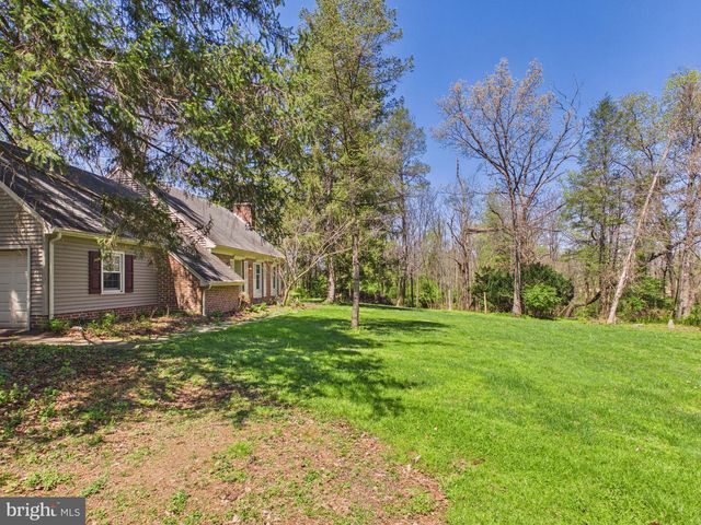372 BURNT HOUSE RD, Carlisle, PA 17015