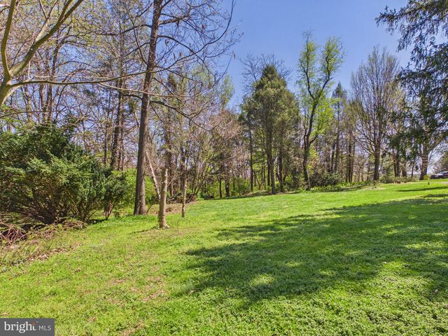 372 BURNT HOUSE RD, Carlisle, PA 17015