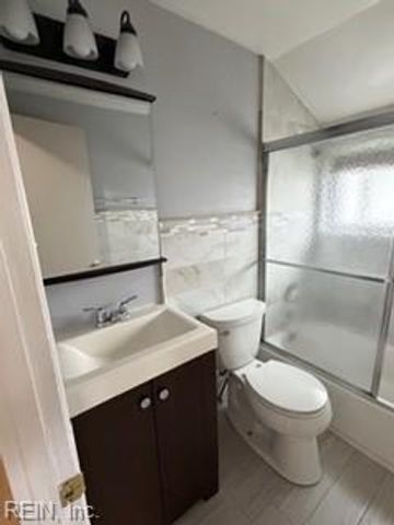 1820 Hartford DR, Norfolk, VA 23518