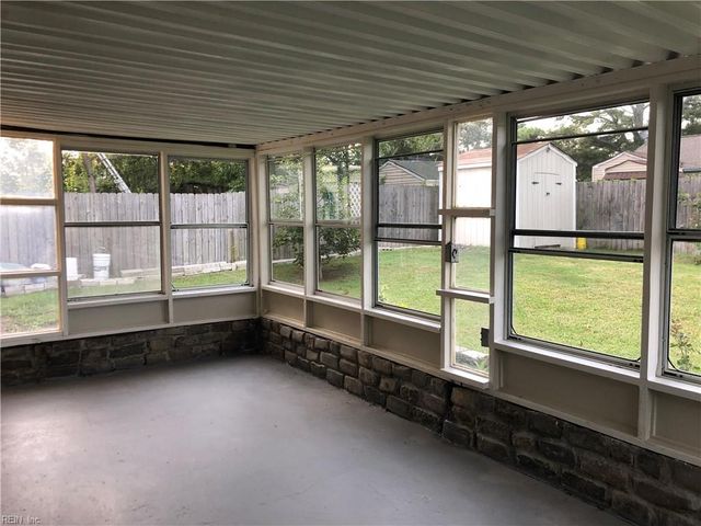 1820 Hartford DR, Norfolk, VA 23518