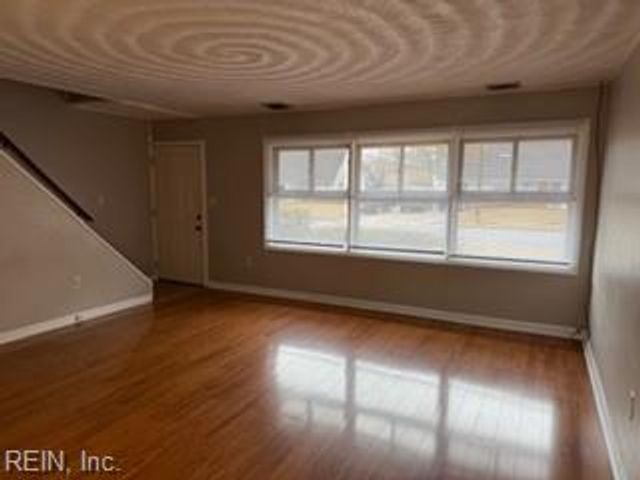 1820 Hartford DR, Norfolk, VA 23518