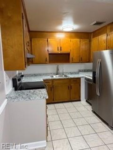 1820 Hartford DR, Norfolk, VA 23518