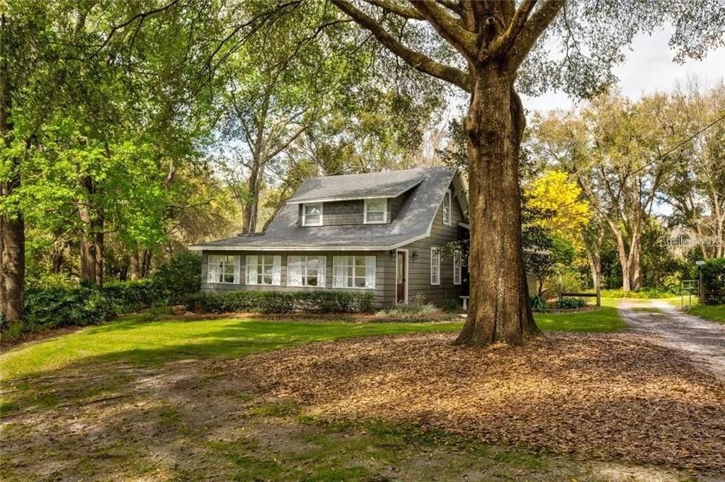 Image 1 of property listing at 331 OLD EUSTIS ROAD, Mount Dora, FL 32757
