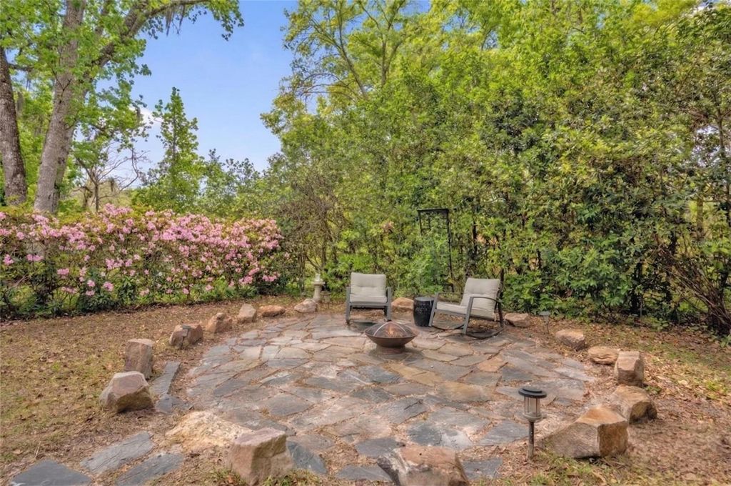 Image 24 of property listing at 331 OLD EUSTIS ROAD, Mount Dora, FL 32757