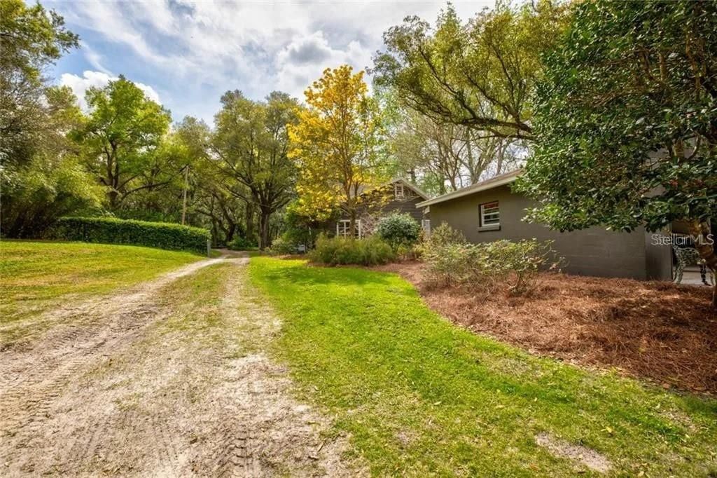 Image 26 of property listing at 331 OLD EUSTIS ROAD, Mount Dora, FL 32757