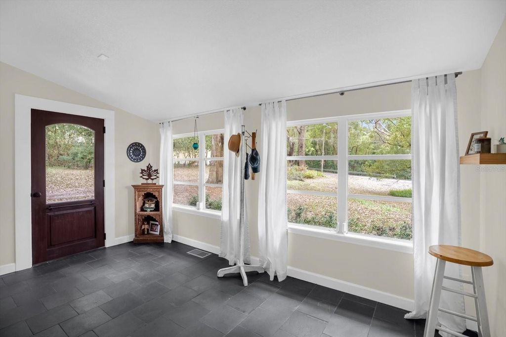 Image 6 of property listing at 331 OLD EUSTIS ROAD, Mount Dora, FL 32757