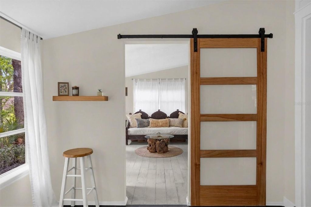 Image 8 of property listing at 331 OLD EUSTIS ROAD, Mount Dora, FL 32757