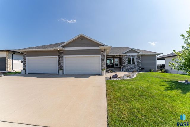 8401 E Roughlock St Street, Sioux Falls, SD 57110