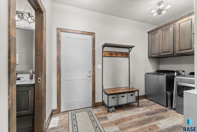 8401 E Roughlock St Street, Sioux Falls, SD 57110