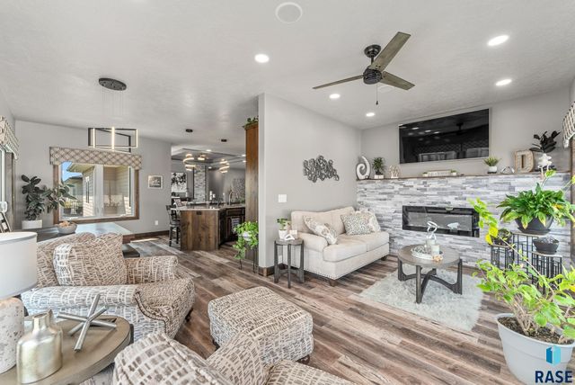 8401 E Roughlock St Street, Sioux Falls, SD 57110