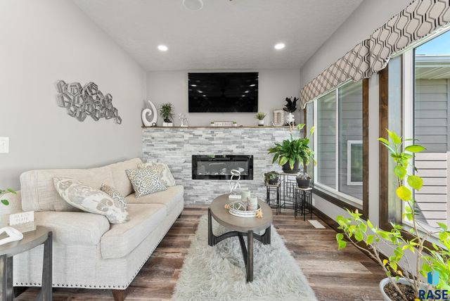 8401 E Roughlock St Street, Sioux Falls, SD 57110