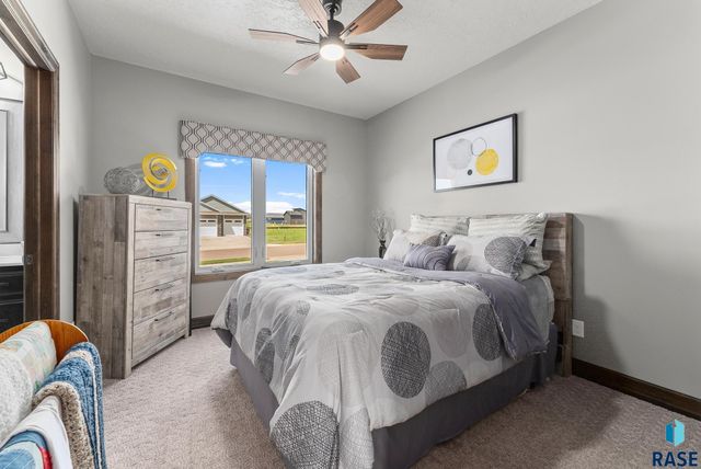 8401 E Roughlock St Street, Sioux Falls, SD 57110
